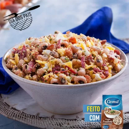 Foto de uma tigela de baião feita com o produto Feijão Fradinho Tipo 1 Camil 500g